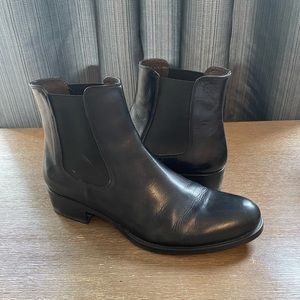 EUC Chelsea Boots